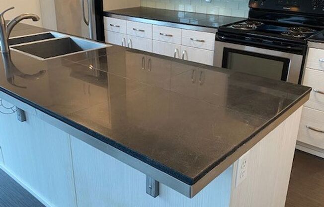 2 beds, 2 baths, 963 sqft, $1,979, Unit 402