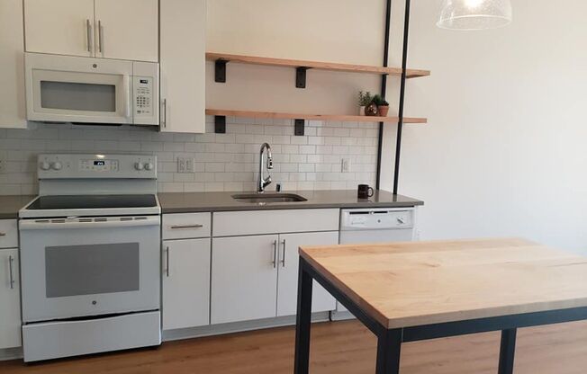 1 bed, 1 bath, 667 sqft, $1,595, Unit 210