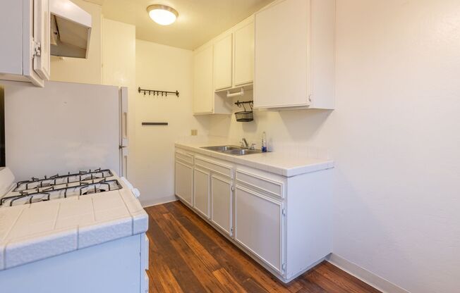 1 bed, 1 bath, 850 sqft, $2,100, Unit Apt 114