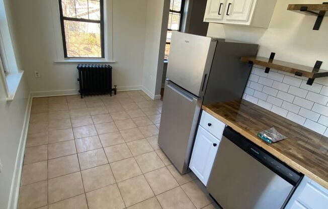 1 bed, 1 bath, 700 sqft, $2,277, Unit B11