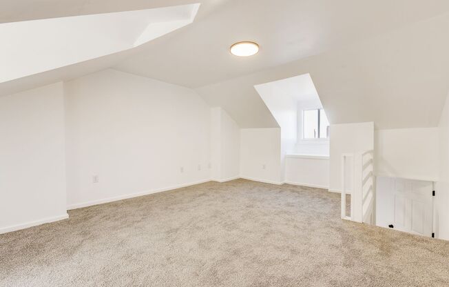 3 beds, 1 bath, $1,699, Unit South Side Slopes