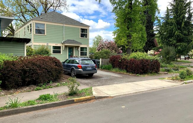 3 Bed, 1.5 Bath near Rose Garden and Willamette River bike path in Whiteaker