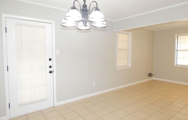 2 beds, 1 bath, $1,350