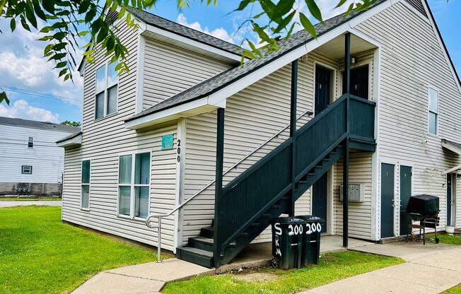 Updated first floor 1 bedroom apartment in West Louisville- Section 8 accepted