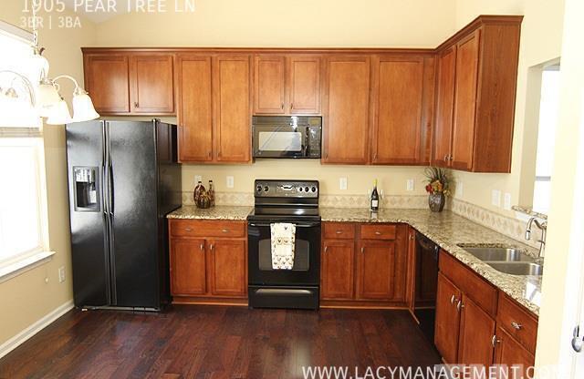 1905 PEAR TREE LN