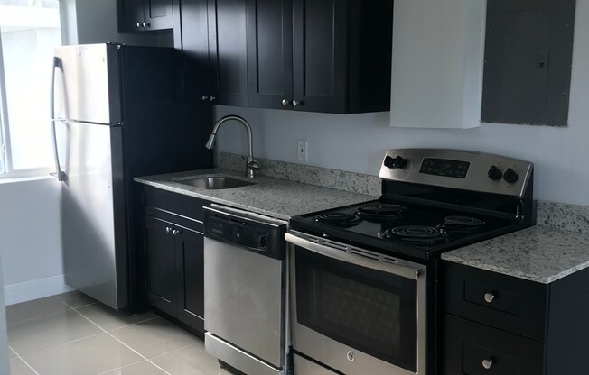 Studio, 1 bath, 306 sqft, $1,412, Unit 660-8