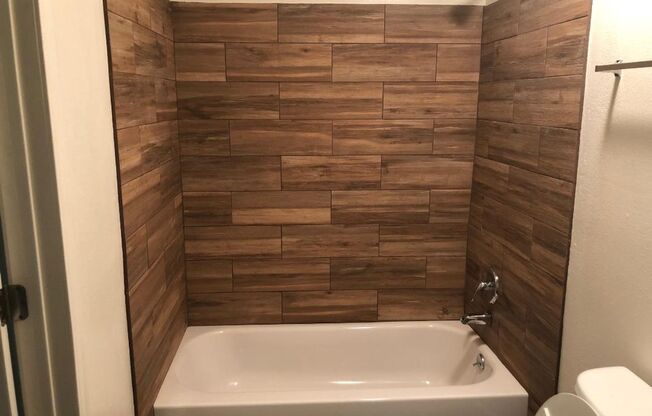 2 beds, 1 bath, $1,245, Unit 26