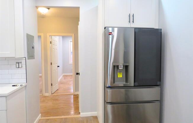 387 E 54 ST