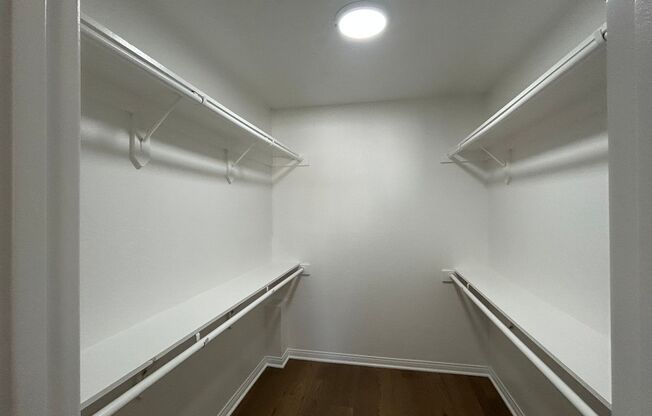2 beds, 1 bath, 920 sqft, $2,750, Unit K9