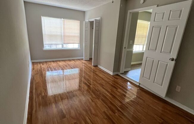 FALL MOVE-IN SPECIAL: $500 OFF 1st MONTH'S RENT!**