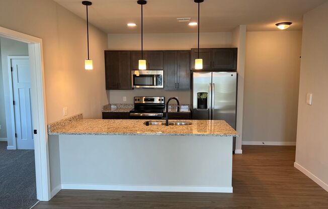 3 beds, 2 baths, 1,006 sqft, $1,800, Unit 500-312