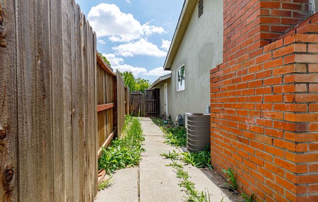 3 bed 2 bath home for RENT in Stockton