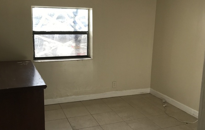 3 beds, 1 bath, 660 sqft, $2,332, Unit 1