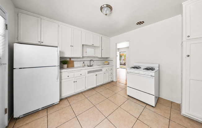 2919-2925 Theresa St