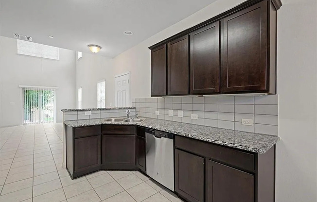 Elegant & Spacious Cityside Townhome with Resort-Style Amenities