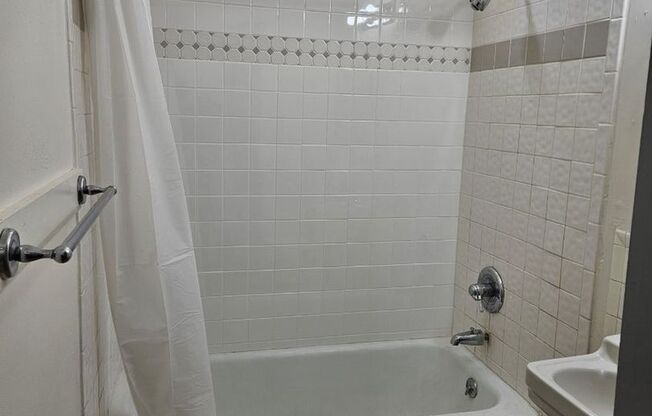 1 bed, 1 bath, $1,025, Unit 2128