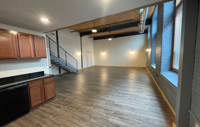 Studio, 1 bath, 935 sqft, $1,550, Unit 101