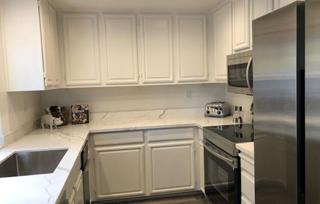 Desirable Redwood Shores Townhouse