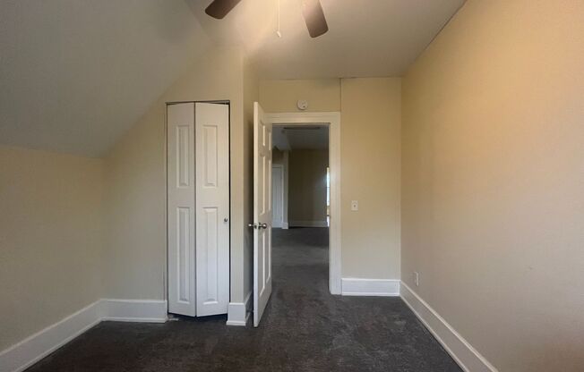 2 beds, 1 bath, 1,300 sqft, $1,470