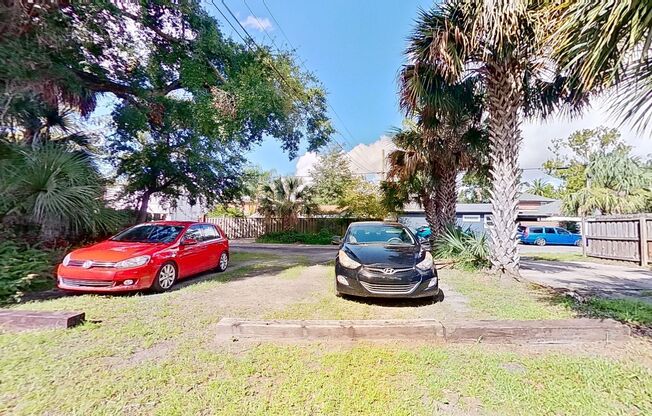 1 bed, 1 bath, 800 sqft, $1,095, Unit 1738 Flagler Ave #1