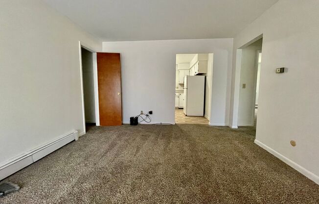 2 beds, 1 bath, $920, Unit Cambridge Apt 1-A