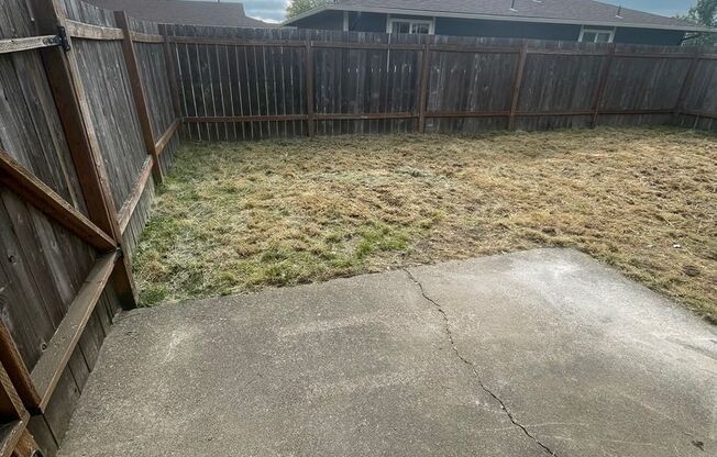 2 beds, 1 bath, 945 sqft, $1,575, Unit 033