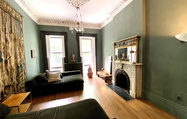129 W 15 ST