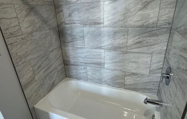 1 bed, 1 bath, 550 sqft, $1,300, Unit 402