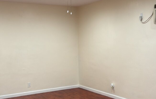 664 W GLENOAKS BLVD