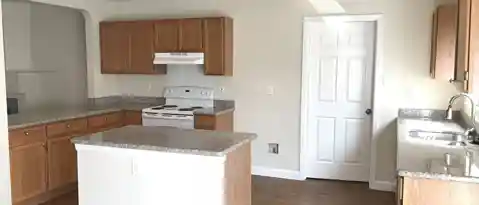 3900 DAVENPORT