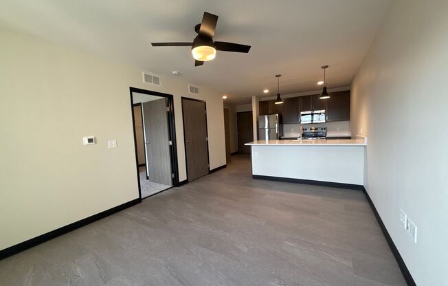 2 beds, 1 bath, 908 sqft, $1,325, Unit #301