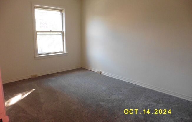 3 beds, 1 bath, $1,095