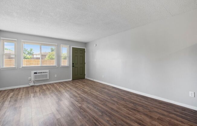 Studio, 1 bath, 300 sqft, $845, Unit 16