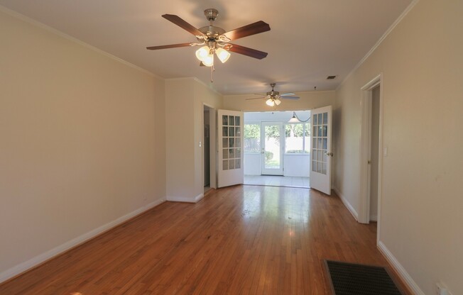 Charming 2-1-1 in one of Fort Worth's safest neighborhoods!