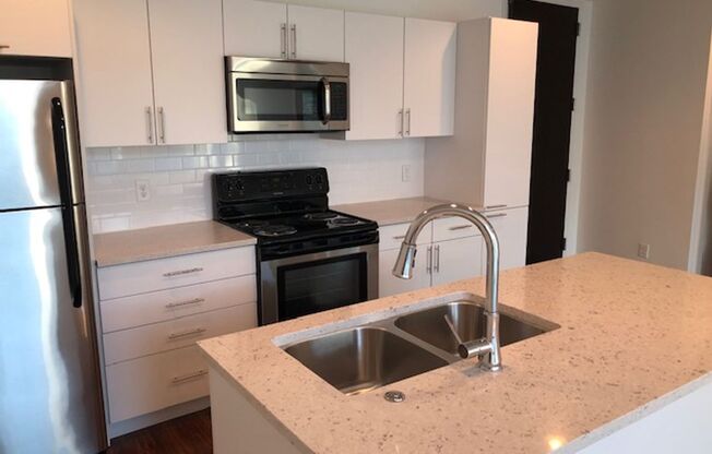 1 bed, 1 bath, 859 sqft, $1,200, Unit 215