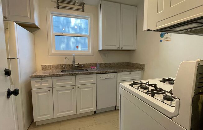 3 beds, 1 bath, $3,995