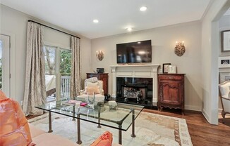 2313 COLONIAL DR NE