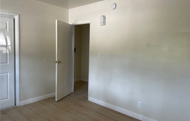 2 beds, 1 bath, 700 sqft, $2,100, Unit 4