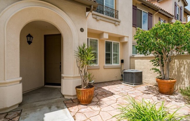 Beautifully maintained town home in the sought after community of Ravenna at 4S Ranch!