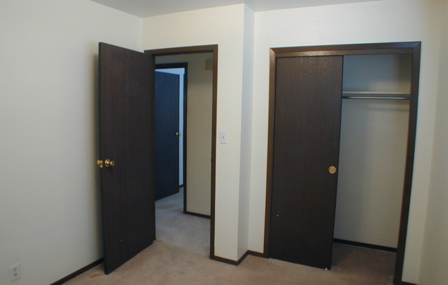 2 beds, 1 bath, 818 sqft, $925, Unit Apt 7