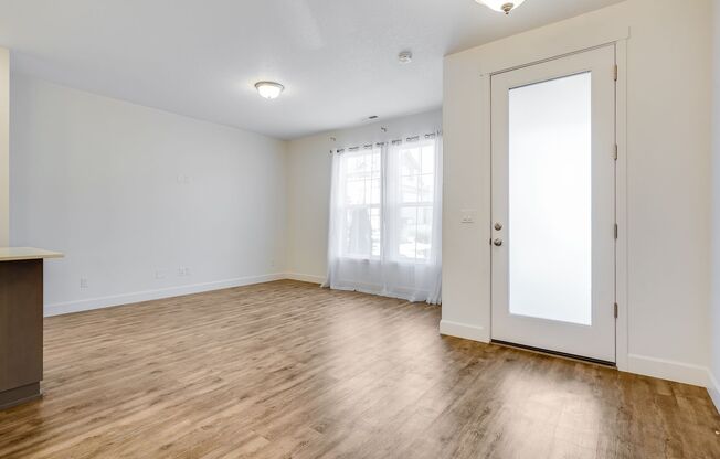 Beautiful 3 bed, 3 bath rental home in Reed's Crossing Neighborhood!