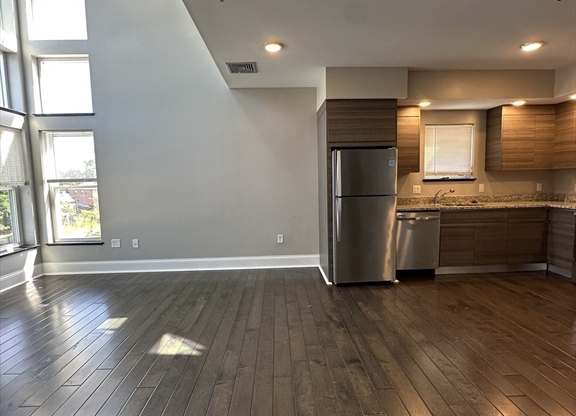 60 Howard St Apt 313