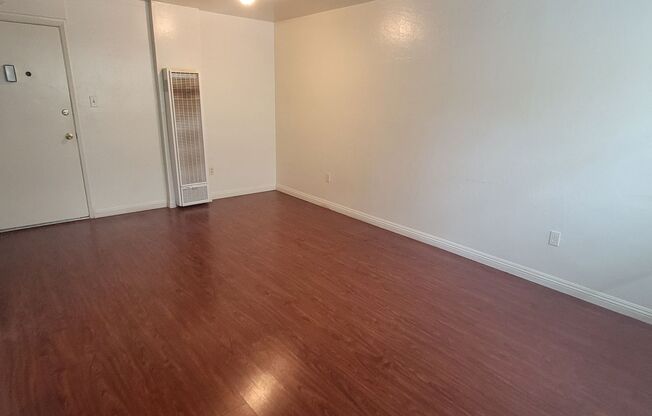 This is a great 1-bdr right in the heart of Berkeley