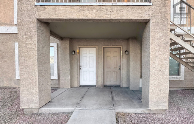 2 Bed/1 bath Downstairs Apartment at 40th St/Bell Rd