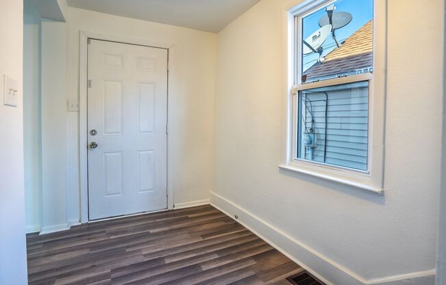 3 beds, 1 bath, $1,150, Unit 104