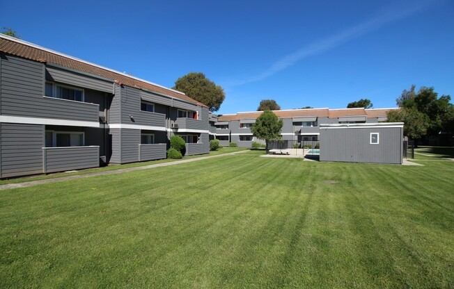 2 beds, 1 bath, 825 sqft, $1,529, Unit 074