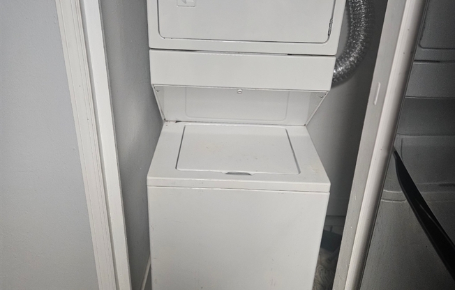 2 beds, 2 baths, $1,595, Unit Main