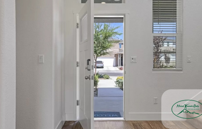 CORNER LOT - Beautiful 5-Bedroom Home for Rent in North Merced!
