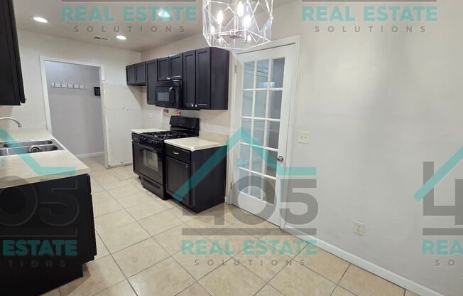 3 beds, 2 baths, $1,400