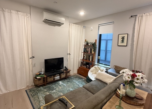 400 W BROADWAY